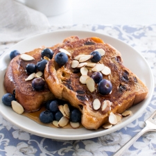Cinnamon Raisin French Toast with Berries and Almonds | Fork Knife Swoon