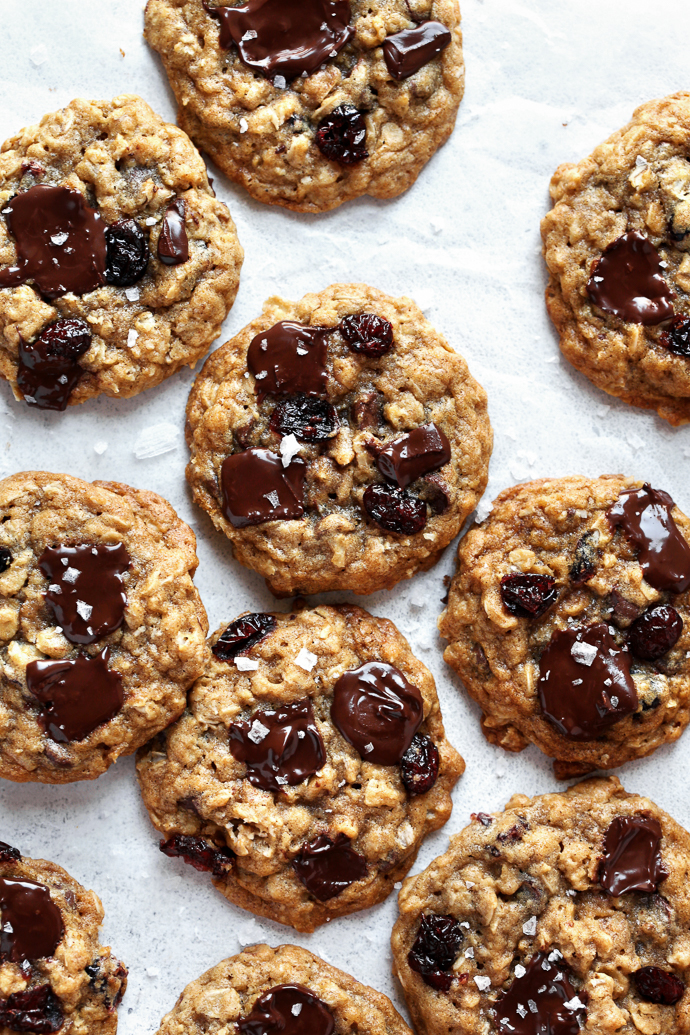 The best chewy oatmeal cookies with cranberries and dark chocolate via forkknifeswoon.com