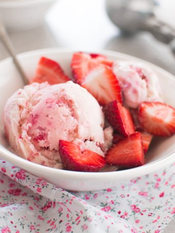Fresh Strawberry Ice Cream | Fork Knife Swoon