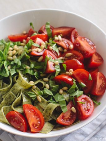 Spinach Pasta with Tomatoes, Pine Nuts and Basil | Fork Knife Swoon