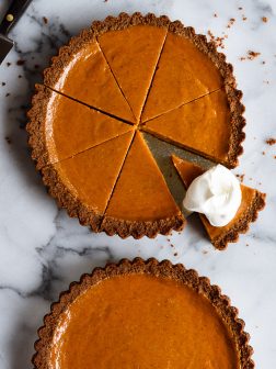 pumpkin pie with gingersnap crust by forkknifeswoon.com