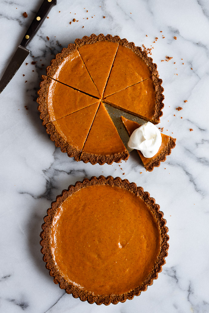 pumpkin pie with gingersnap crust by forkknifeswoon.com