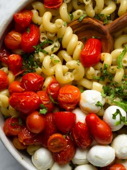 Quick Roasted Tomato Caprese Pasta Salad | Fork Knife Swoon @forkknifeswoon