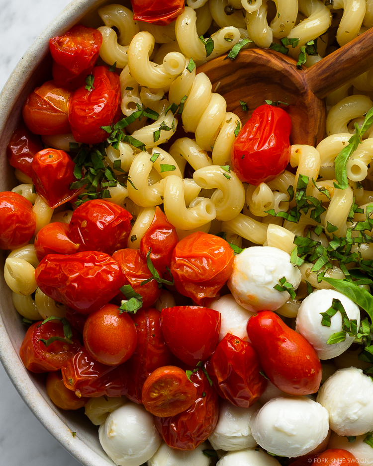 Quick Roasted Tomato Caprese Pasta Salad | Fork Knife Swoon @forkknifeswoon