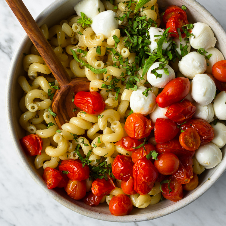 tomato mozzarella basil pasta salad