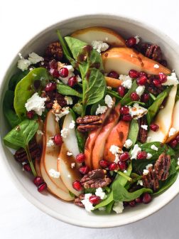 Spinach and Pear Salad with Goat Cheese, Pomegranate, and Candied Pecans via forkknifeswoon.com