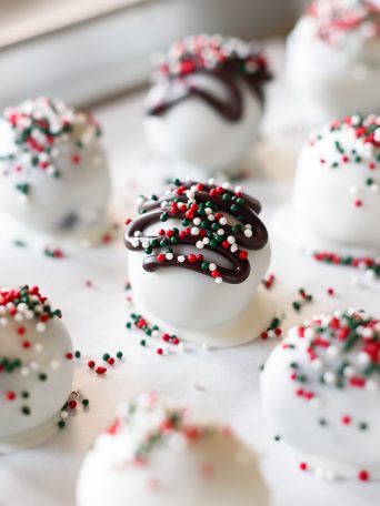 White Chocolate OREO Cookie Balls for the Holidays via forkknifeswoon.com