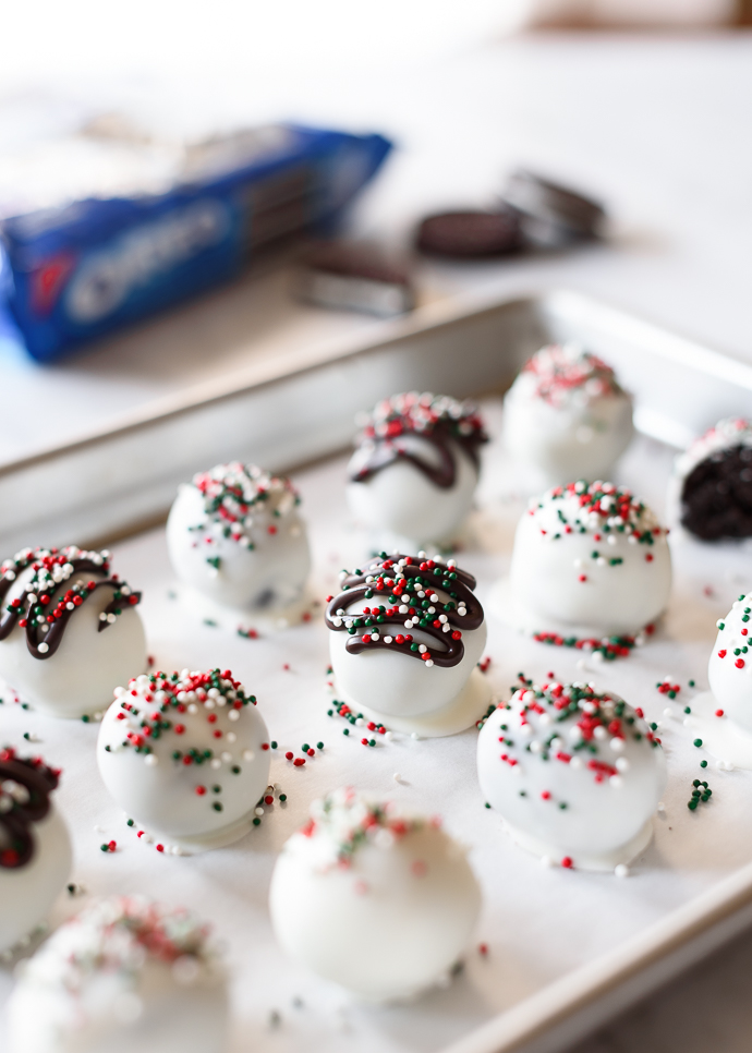 White Chocolate OREO Cookie Balls for the Holidays via forkknifeswoon.com
