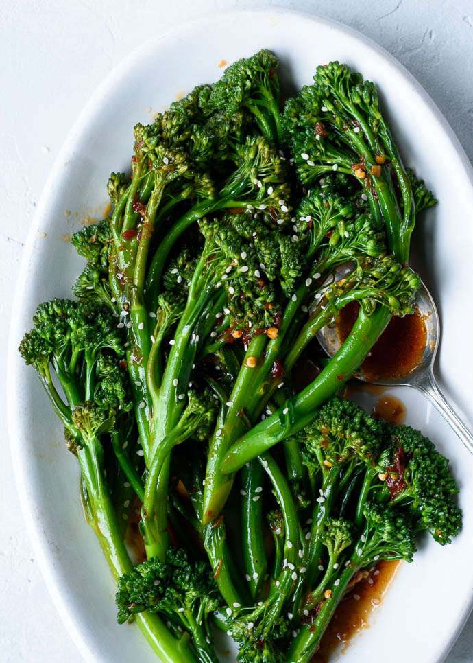 Spicy Sesame Garlic Broccolini - a quick & easy side dish that's great alongside salmon, chicken or tofu! via forkknifeswoon.com