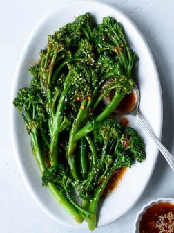 Spicy Sesame Garlic Broccolini - a quick & easy side dish that's great alongside salmon, chicken or tofu! via forkknifeswoon.com