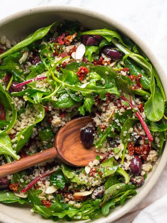 Healthy Mediterranean Quinoa Salad with Spring Greens via forkknifeswoon.com