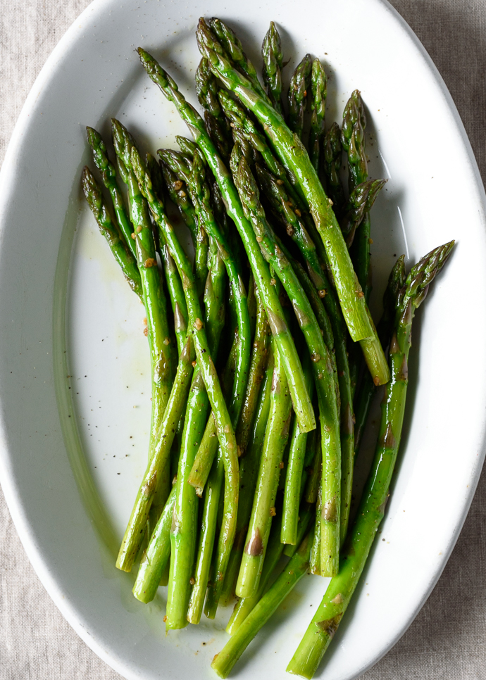 Quick Sautéed Garlic Asparagus - an easy, healthy, versatile Spring side dish that's ready in less than 15 minutes. via forkknifeswoon.com
