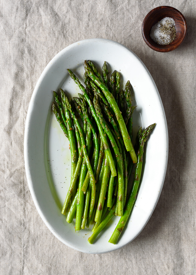 Quick Garlic Sautéed Asparagus - an easy, healthy, versatile Spring side dish that's ready in less than 15 minutes. via forkknifeswoon.com