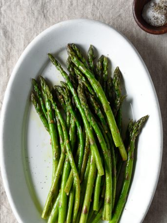 Quick Garlic Sautéed Asparagus - an easy, healthy, versatile Spring side dish that's ready in less than 15 minutes. via forkknifeswoon.com