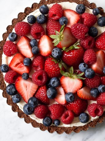 Creamy Mixed Berry No-Bake Cheesecake | via forkknifeswoon.com