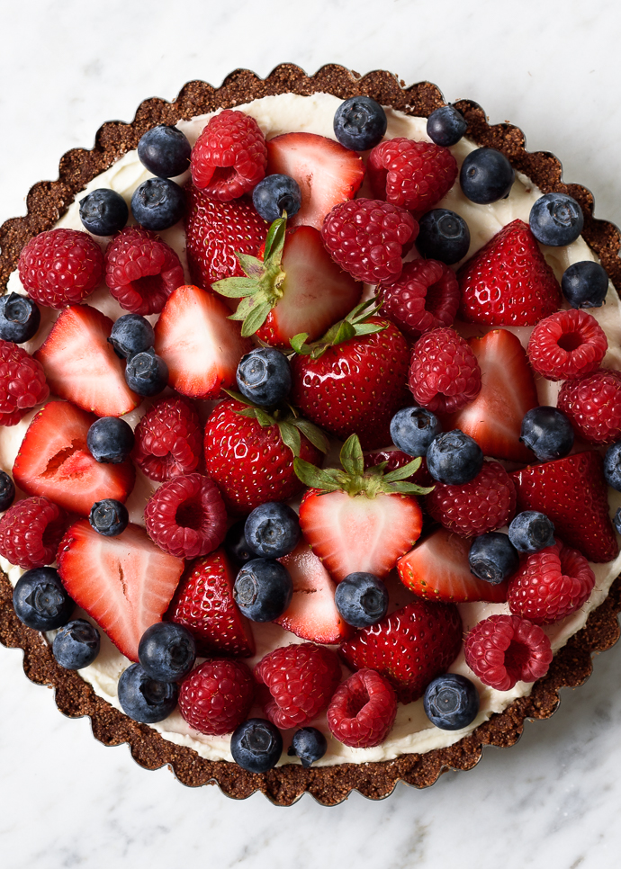 Creamy Mixed Berry No-Bake Cheesecake Tart | via forkknifeswoon.com