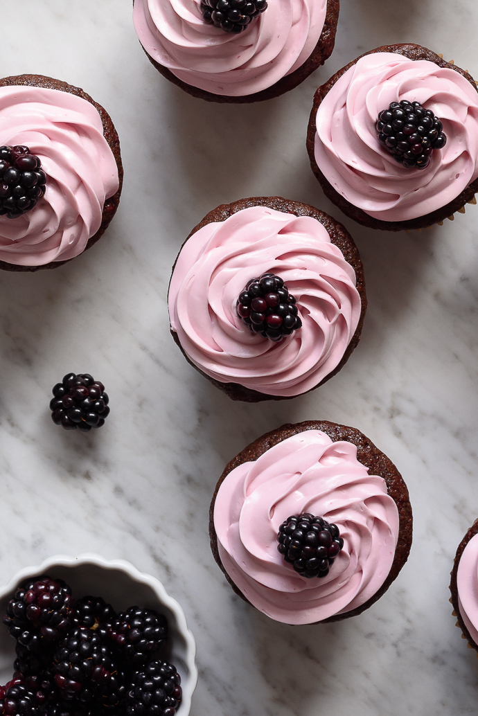 Vegan Blackberry Chocolate Cupcakes with Blackberry Buttercream | via forkknifeswoon.com
