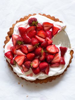 A simple and delicious Strawberry Buttermilk Cake (made with whole grain flour!) | via forkknifeswoon.com