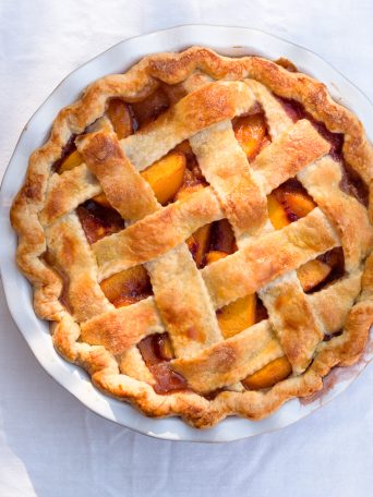 Rustic Brown Sugar Peach Pie with an All-Butter Crust | via forkknifeswoon.com @forkknifeswoon