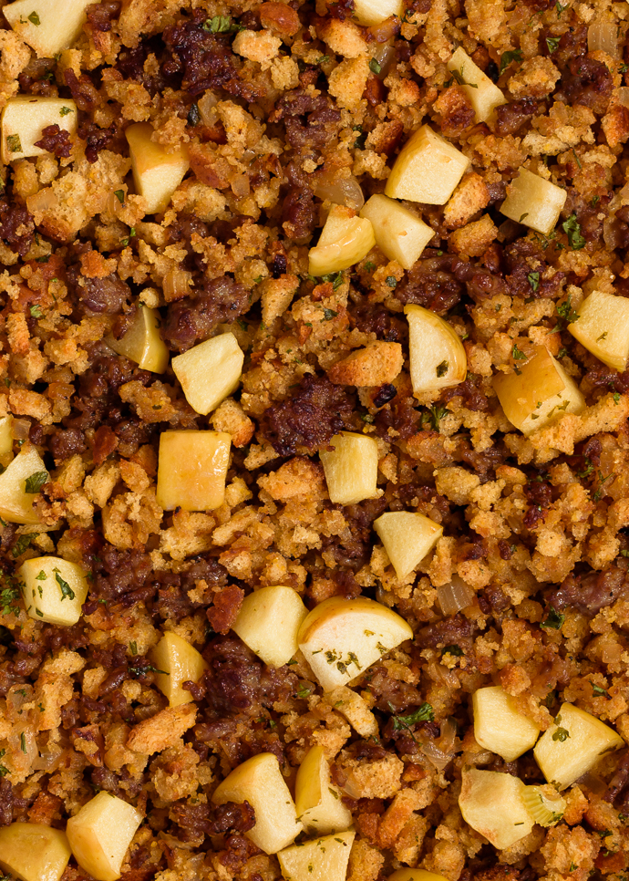 Apple Sausage and Cornbread Dressing/Stuffing via forkknifeswoon.com | @forkknifeswoon