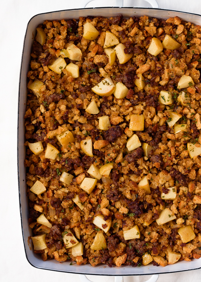 Apple Sausage and Cornbread Dressing/Stuffing via forkknifeswoon.com | @forkknifeswoon