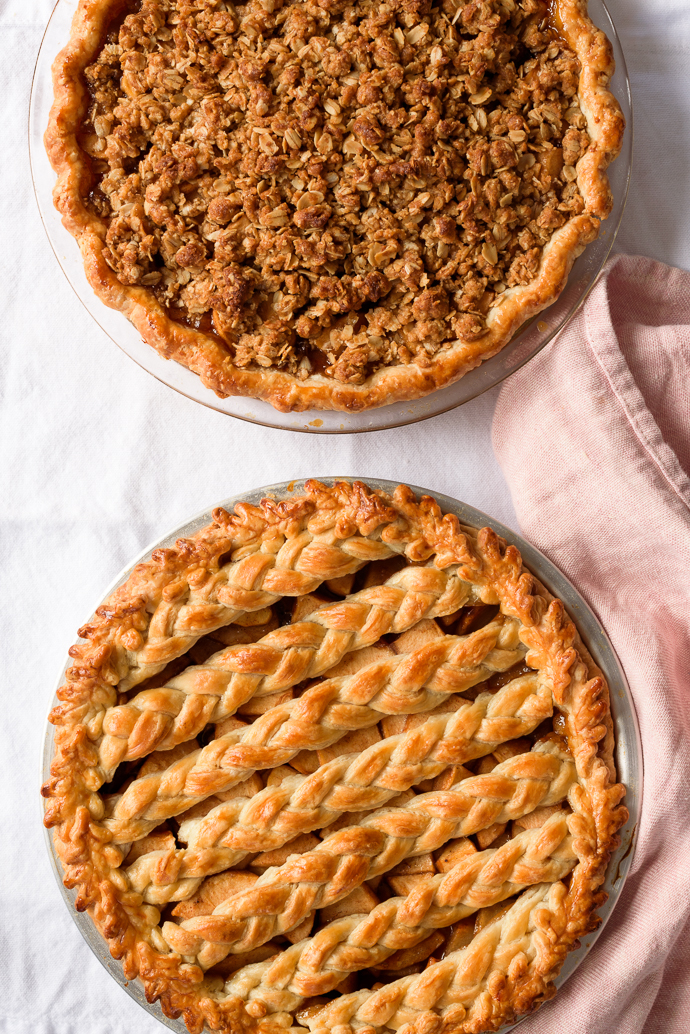 Chai Spiced Apple Pie, Two Ways. With a braided lattice crust or an oat crumble topping. via forkknifeswoon.com | @forkknifeswoon