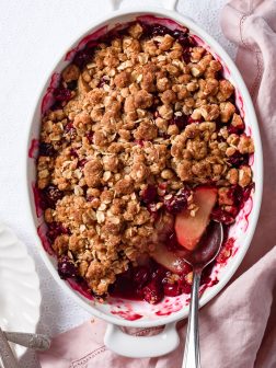 apple cranberry crumble via forkknifeswoon.com